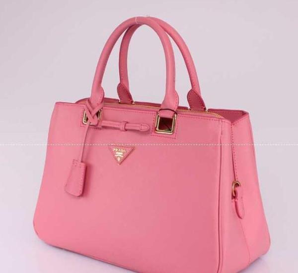 汎用性の高さも人気のPRADA プラダ　機能と美貌を両立したレディース手持ち&ショルダー掛け.