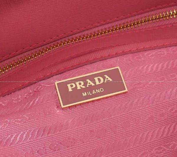 汎用性の高さも人気のPRADA プラダ　機能と美貌を両立したレディース手持ち&ショルダー掛け.