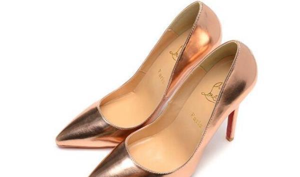 履き心地 Christian Louboutinクリスチャンルブタン 洗練さを追求した万能レディースパンプス.