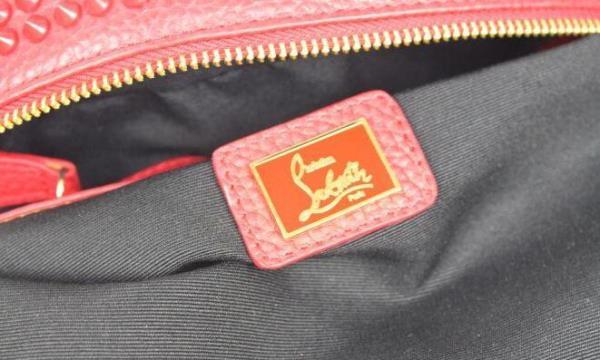 洗練されたChristian Louboutinクリスチャンルブタン しなやかな風合い手持ち&ショルダー掛け.