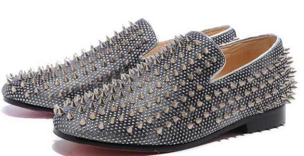 春夏にこそ履きたいChristian Louboutinクリスチャンルブタン　シンプルデザインのシューズ靴.