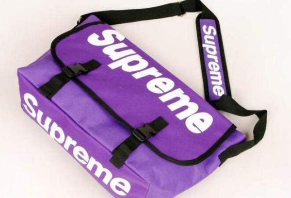 お買い物SUPREME シュプリームコピー　洗練された印象に溢れるショルダーバッグ.