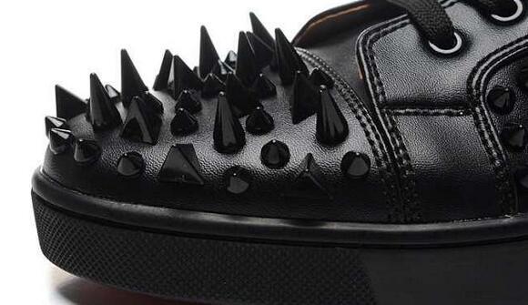 大人の上質スタイルChristian Louboutinクリスチャンルブタン人気が継続しているスニーカー.