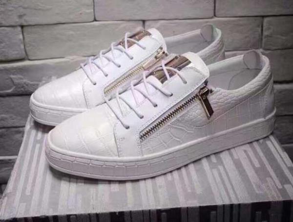 軽量化を図るGIUSEPPE ZANOTTIジュゼッペ ザノッティ 偽物　人気のシューズ