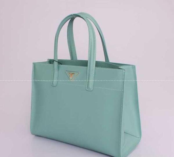 タイミングセールプラダPRADAバッグ通販 レディース　大人のおしゃれな人気バッグ　グリーン