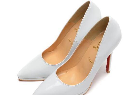キレイめカラーのCHRISTIAN LOUBOUTIN　カジュアルアップするルブタンパンプス コピー