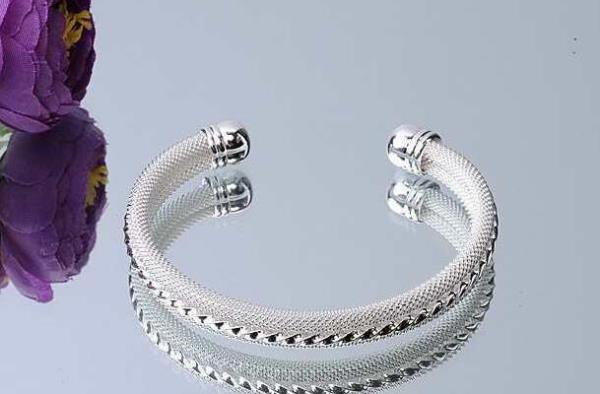 活躍するティファニー　長くご愛用いただけるTIFFANY&CO　バングルブランドレディース　