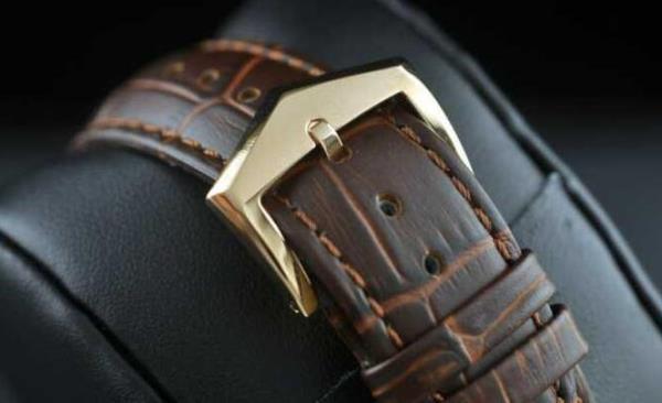 愛着が深まるPATEK PHILIPPE パテックフィリップ 　洗練されたデザイン　自動巻きメンズ腕時計　