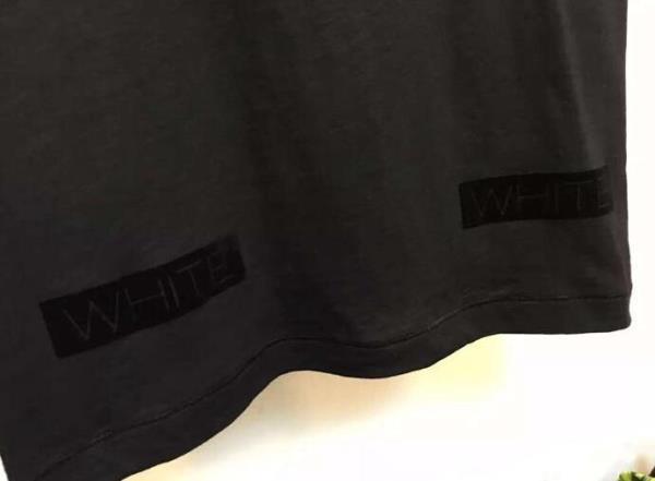 大人にふさわしいデザインOff-White オフホワイト　デザイン性豊か　半袖ブランドシャツ　