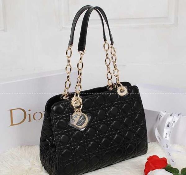 高品質　ディオール スーパー コピー　オンオフ問わず活躍するDIOR バッグ