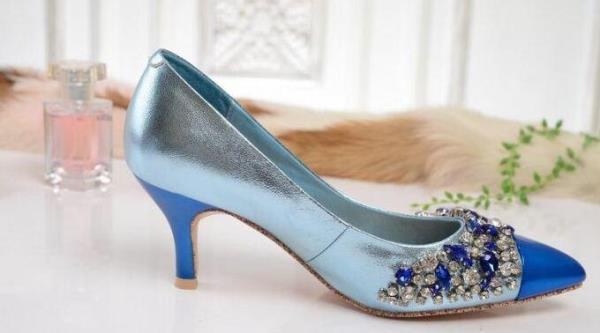 手頃な価格 JIMMY CHOO 　足元を美しくみせるジミーチュウ靴レディース