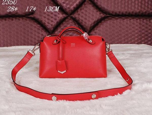 お洒落なFENDI フェンディ 　ショルダーベルト付ハンドバッグ 人気