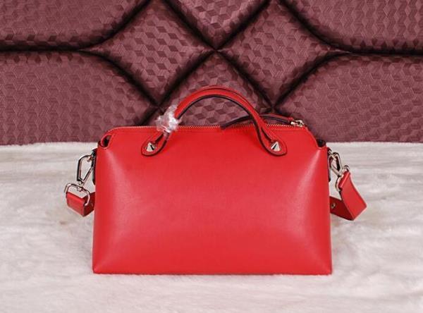 お洒落なFENDI フェンディ 　ショルダーベルト付ハンドバッグ 人気