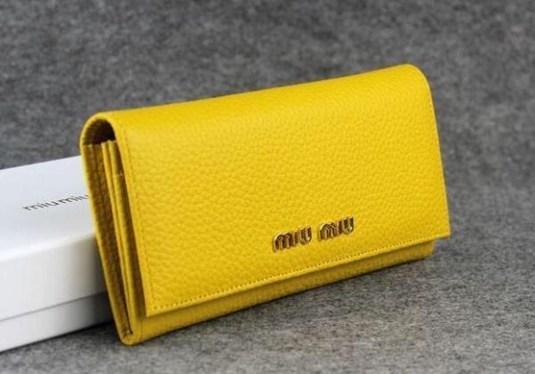最高級ミュウミュウ財布コピー　MIUMIU　上品でフェミニンな美品