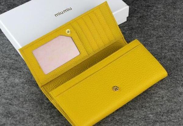 最高級ミュウミュウ財布コピー　MIUMIU　上品でフェミニンな美品