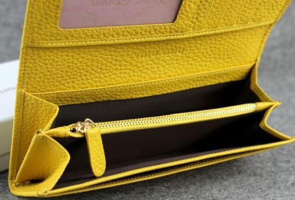 最高級ミュウミュウ財布コピー　MIUMIU　上品でフェミニンな美品