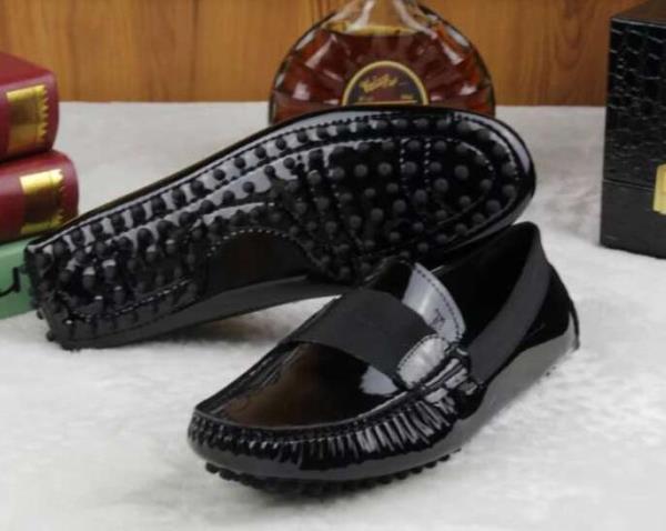  人気を誇る定番モデルトッズ TOD\S 　有名人に愛用できるシューズブランド 海外