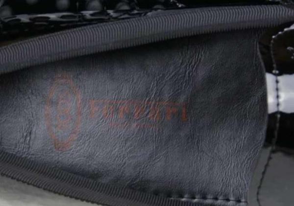  人気を誇る定番モデルトッズ TOD\S 　有名人に愛用できるシューズブランド 海外