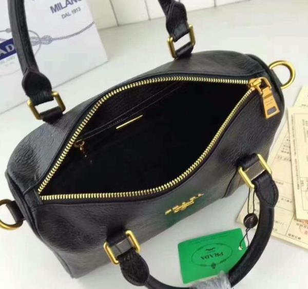 低頃な価格　プラダ コピー バッグ　PRADA 4色　女性を魅了し続ける逸品