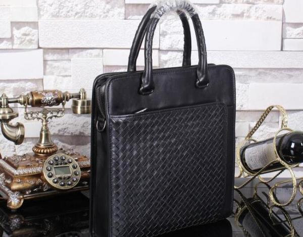 完売品 BOTTEGA VENETA ボッテガ ブランド 　 高級感のあるショルダーベルト付バッグ ブランド 20代