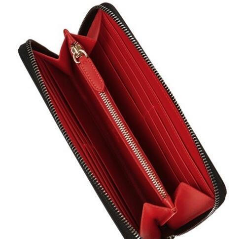 秋冬新作 クリスチャン ルブタン　機能性を重視される財布　人気のアイテム