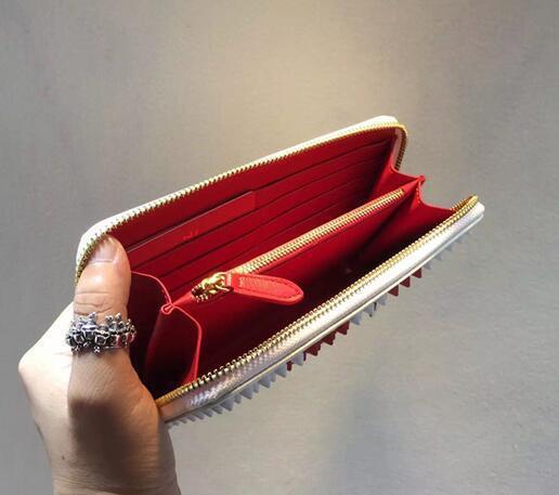 一味違うクリスチャンルブタン 偽物 Christian Louboutin  オシャレ度もスタイルアップスタッズウォレット.