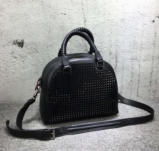 超人気 Christian Louboutin クリスチャン ルブタンスーパーコピー PANETTONE 素敵なブラックス