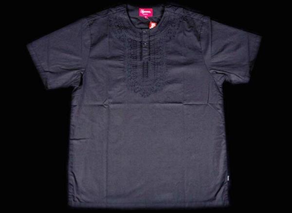 個性的な雰囲気があるシュプリーム 耐久性が満点のTシャツ　サンド .