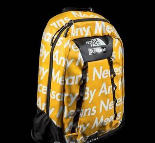 かっこいいデザインに　Supreme　The North Face Base Camp Crimp Backpack シュプリーム ベースキャンプクリンプ　カジュアルバックパック.