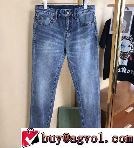 超目玉 LOUIS VUITTONスーパーコピー 2022春夏 デニムパンツ 柔らかな質感 ぐんぐん伸びるストレッチなデニム ロゴ入りリベット