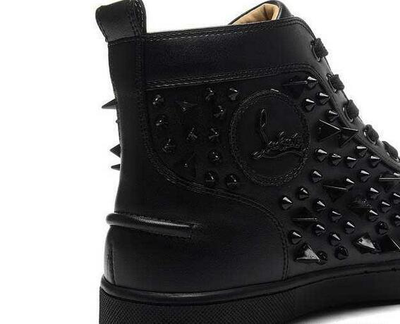 大人の上質スタイルChristian Louboutinクリスチャンルブタン人気が継続しているスニーカー.
