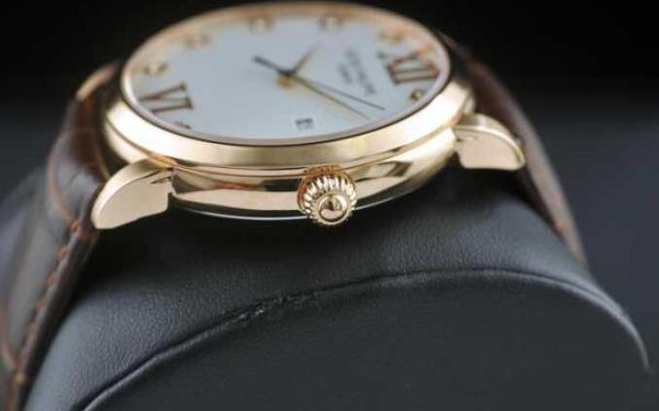 愛着が深まるPATEK PHILIPPE パテックフィリップ 　洗練されたデザイン　自動巻きメンズ腕時計　