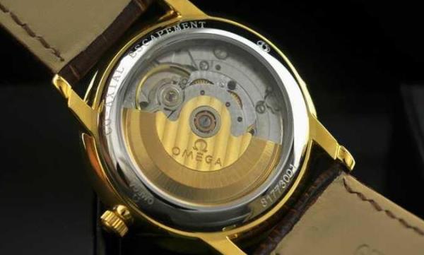 時代を超越したオメガ OMEGA デビル プレステージ アリゲーターレザー 半自動卷 日本製クオーツ 2針腕時計 424.13.40.20.01.001