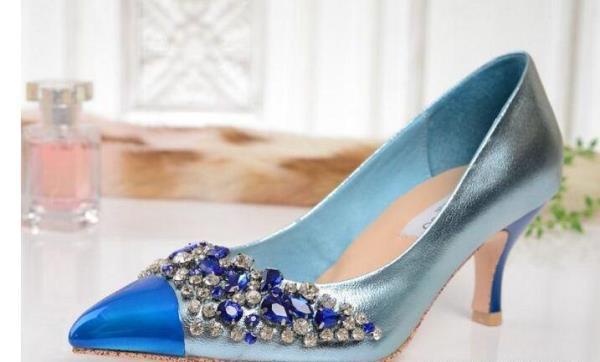 手頃な価格 JIMMY CHOO 　足元を美しくみせるジミーチュウ靴レディース