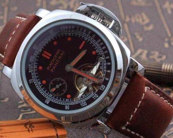 数量限定　オフィチーネ パネライ OFFICINE PANERAI　  珍しい地金質感の3針クロノグラフ 機械式（自動巻き）腕時計メンズ 人気