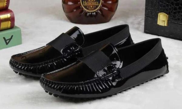  人気を誇る定番モデルトッズ TOD\S 　有名人に愛用できるシューズブランド 海外