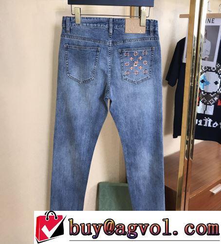 超目玉 LOUIS VUITTONスーパーコピー 2022春夏 デニムパンツ 柔らかな質感 ぐんぐん伸びるストレッチなデニム ロゴ入りリベット