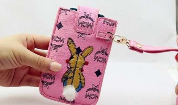 お洒落なエムシーエムmcm コピー 激安　機能があるiPhone5/5S 専用携帯ケース .