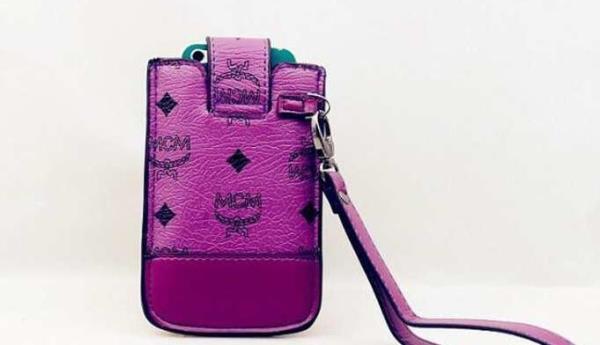 大活躍　MCM エムシーエム コピー　機能性を重視するiPhone5/5S 専用携帯ケース.
