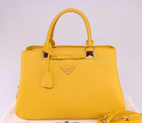 上品で洗練されたPRADA プラダ　レディース手持ち&ショルダー掛けバッグ.　