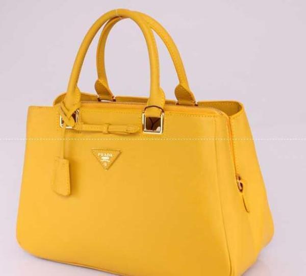 上品で洗練されたPRADA プラダ　レディース手持ち&ショルダー掛けバッグ.　