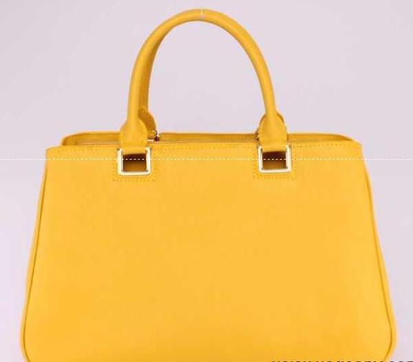 上品で洗練されたPRADA プラダ　レディース手持ち&ショルダー掛けバッグ.　