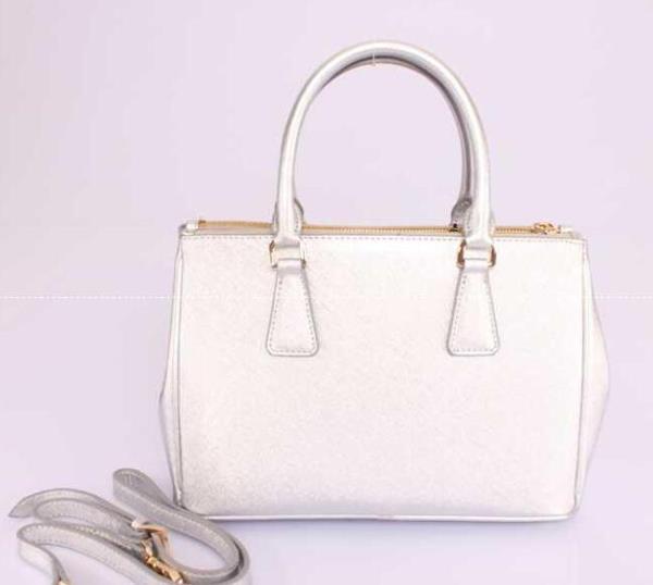 完売品　PRADA プラダ　高級感があるレディース手持ち&ショルダー掛けバッグ.