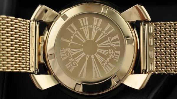 限定品　ガガミラノ　ステンレス ケース 　機能性も備えている男性用腕時計.