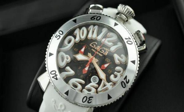 絶大な人気ガガミラノ コピーGaGaMILANO 　6針クロノグラフ ラバー　腕時計 .