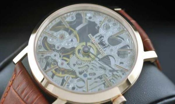 高品質を演出するPIAGET ピアジェ　今季流行の機械式メンズ腕時計.