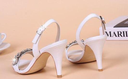 活躍が期待できるジミーチュウ コピー JIMMY CHOO 　エレガントなサンダル.