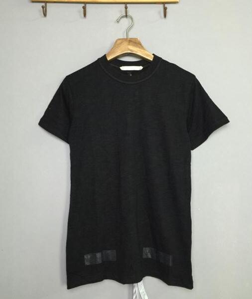 幅広いコーディネートにOff-Whiteコピー オフホワイト　愛用される半袖 Tシャツ.