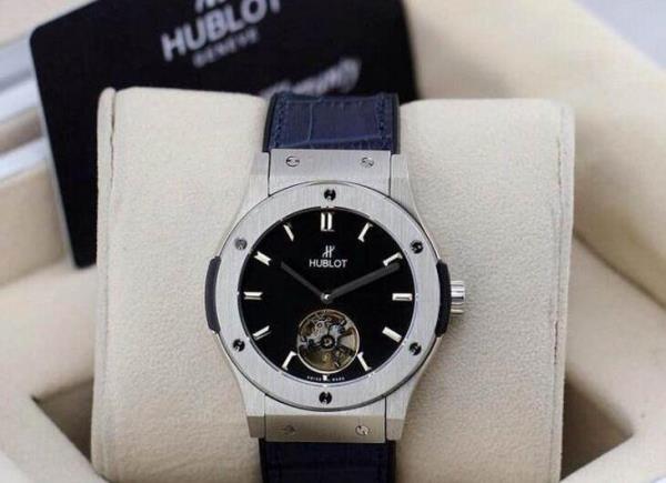 個性的な雰囲気のあるHUBLOTウブロ コピー　視認性の高い腕時計 . 