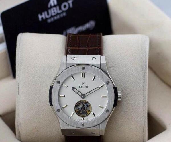 上質な存在感あるHUBLOTウブロ コピー　防水機能性がある腕時計.